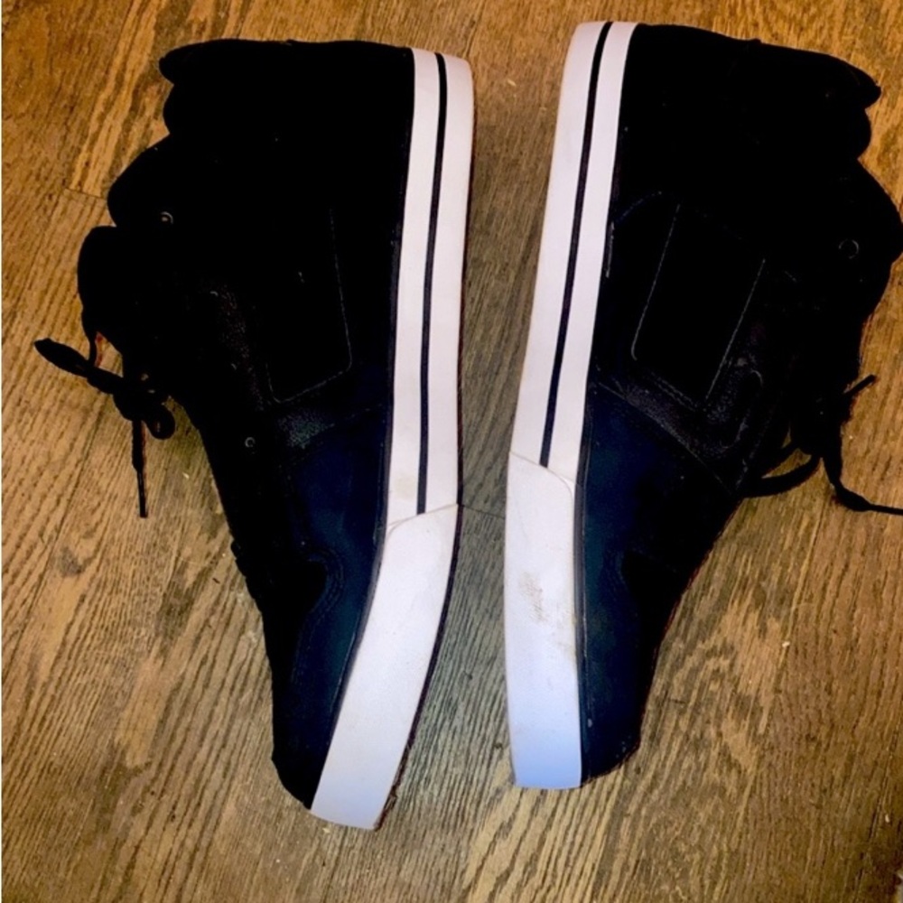 Worn once, almost like new! Men's Black DC Sneakers Size 17